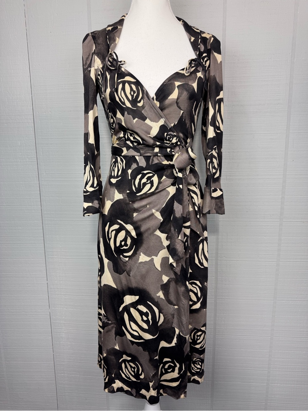 Diane von Furstenberg Silk Black Rose Floral Wrap Dress 3/4 Sleeve Collar Bows